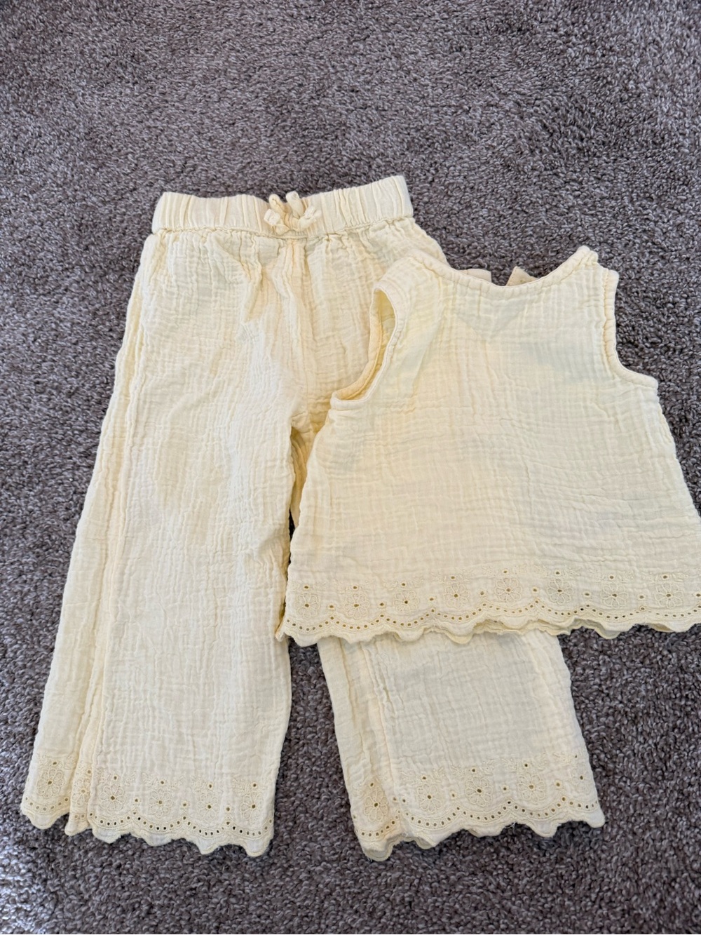 Gorgeous yellow girl set